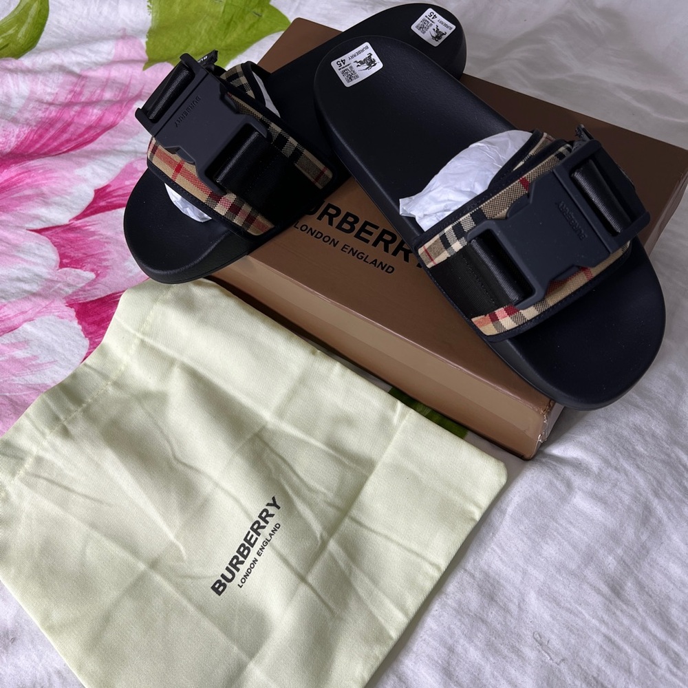 BURBERRYSLIDES